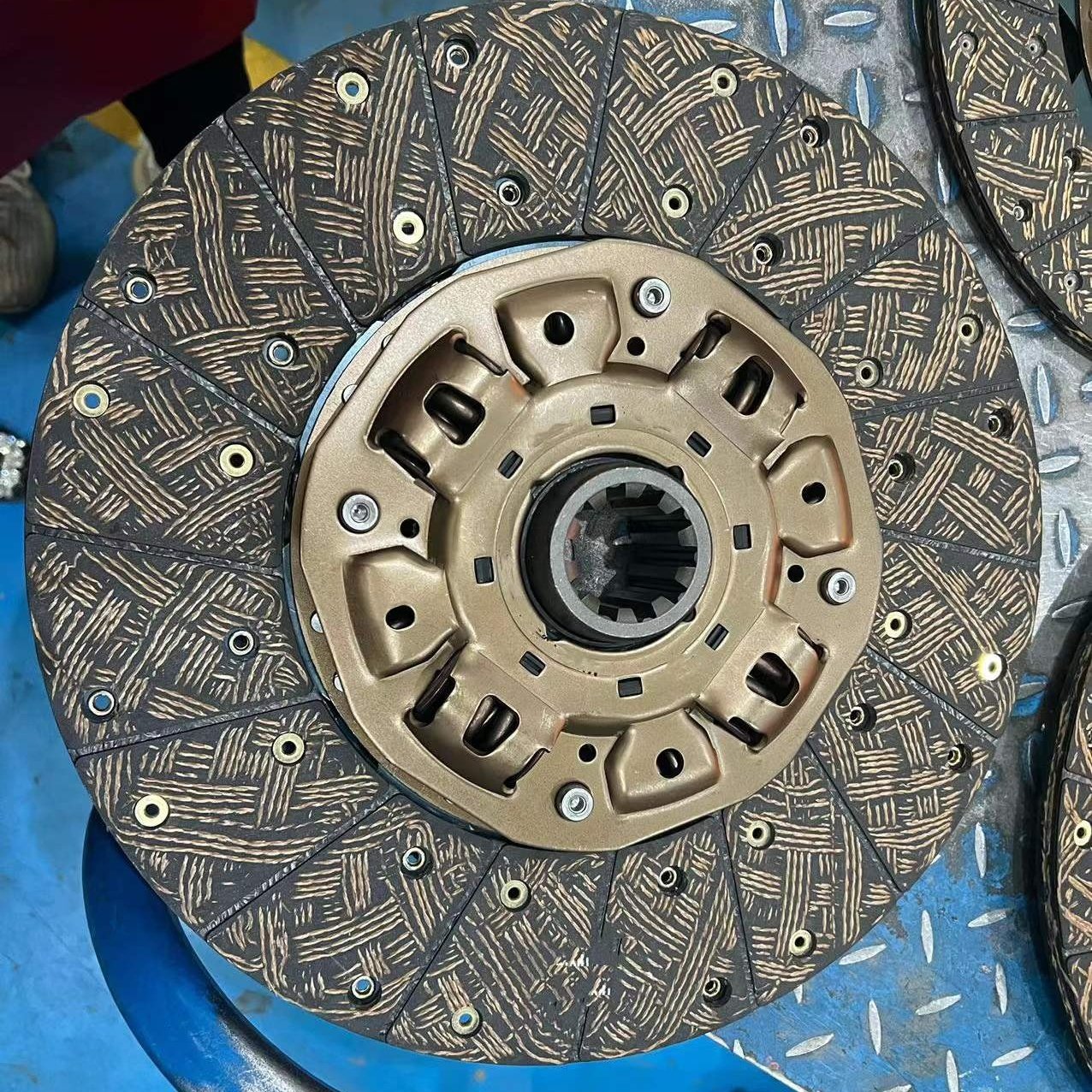 Wholesale325mm Clutch Disc Truck Parts Clutch Cover Clutch Pressure Plate